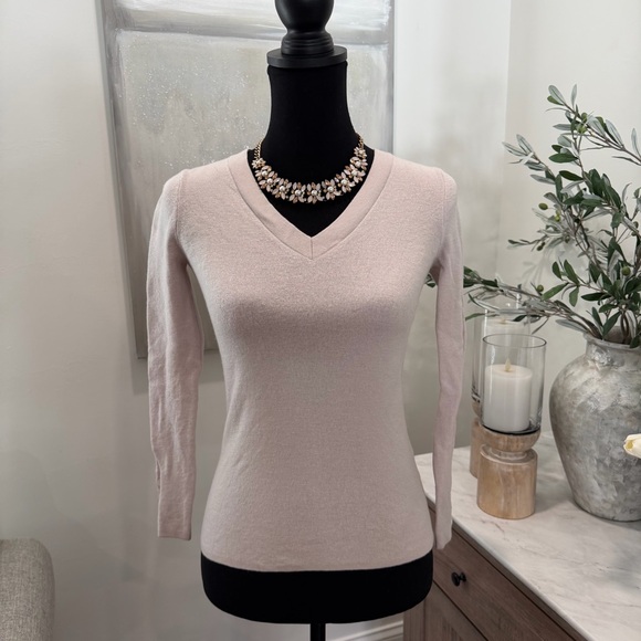 Women's Banana Republic V-Neck Extra-Fine Merino Wool Sweater - Cream - Picture 2 of 6